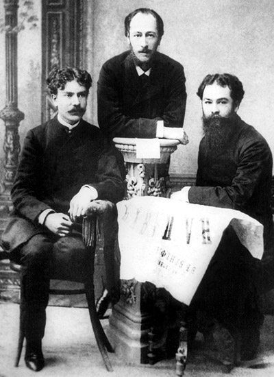 У театральной афиши, начало XX века