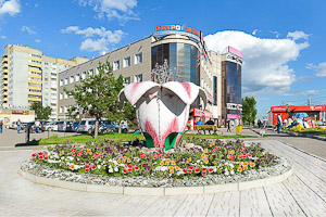 Предприятия и жители делают подарки к юбилею города