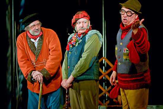 Сцена из спектакля &laquo;Ветер в тополях Ж. Сиблейраса