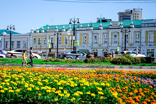 Центральная улица города &mdash; улица Ленина