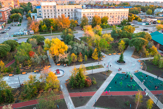  Сквер Юбилейный заложен в 1999 году, в честь 100-летия Ленинского округа 