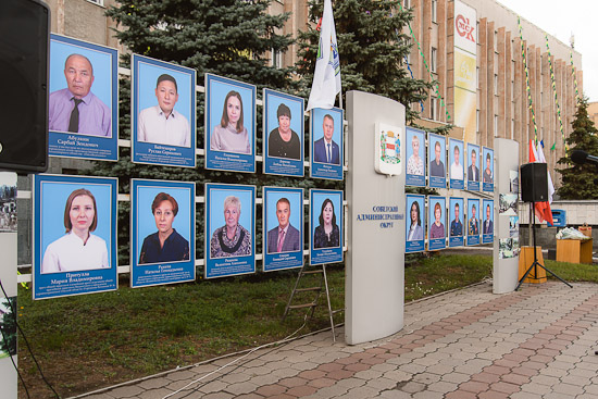  На Доске Почета Советского округа &mdash; особо отличившиеся работники предприятий и учреждений, а также активные общественники 